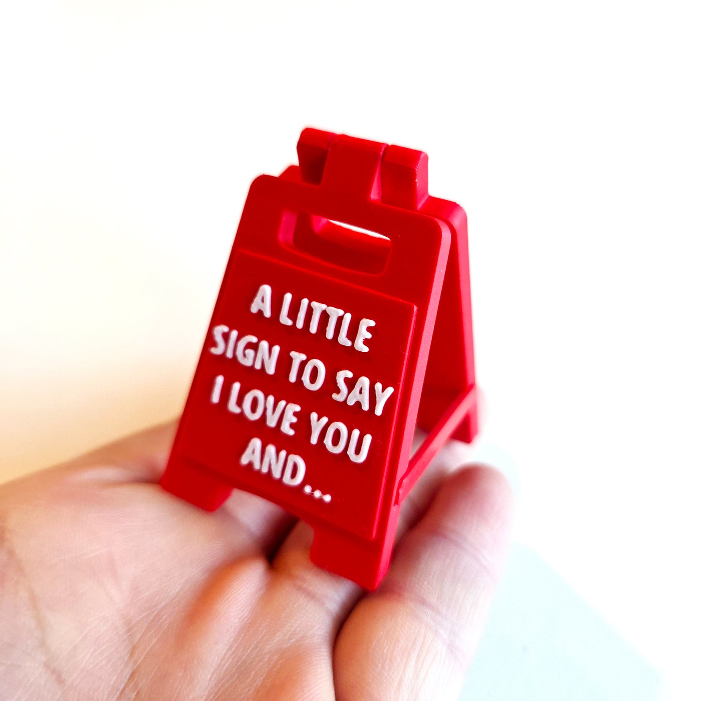 A Little Sign To Say I Love You In 6 Languages