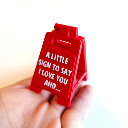 A Little Sign To Say I Love You In 6 Languages
